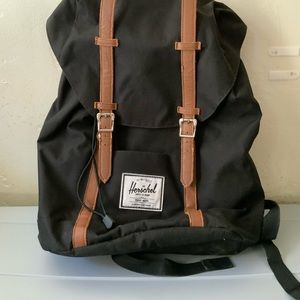 Herschel Retreat Mid-Volume Backpack